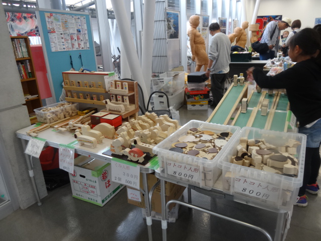 鳥羽ターミナルの木製トコトコ動物おもちゃが安くて可愛い　森本陽太郎さんの手作り　販売は不定期